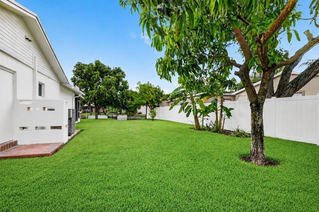2277 Summit Boulevard, West Palm Beach, FL 33406