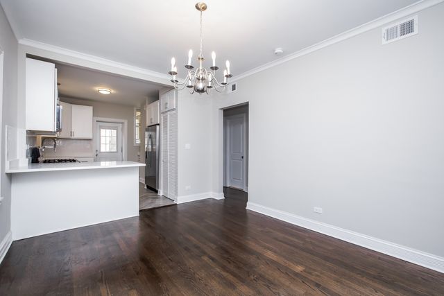 2648 W Lunt Avenue 2, Chicago, IL 60645