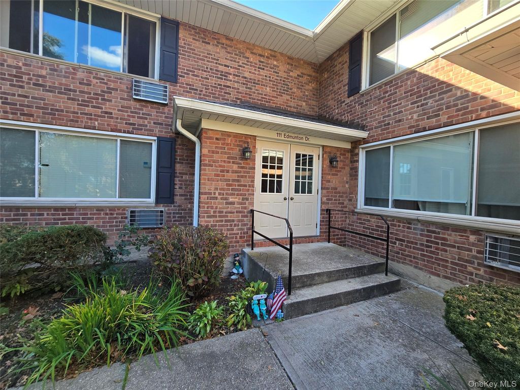 111 Edmunton Drive G4, North Babylon, NY 11703