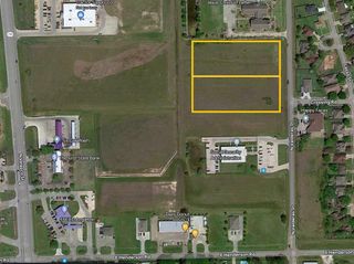 1 North Valderas, Angleton, TX 77515