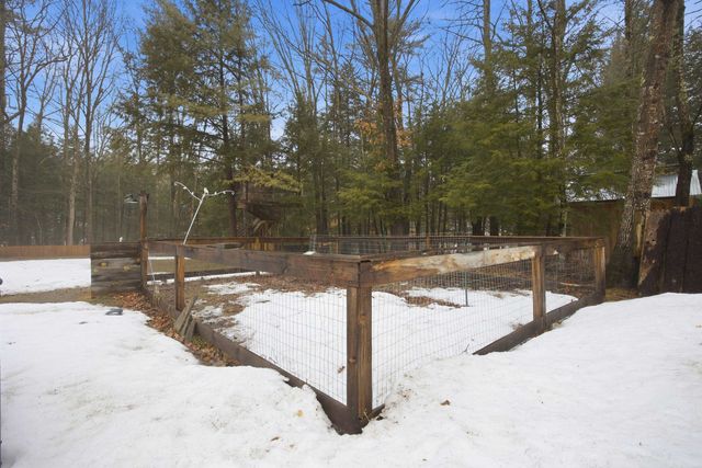 1136 Penacook Road, Hopkinton, NH 03229