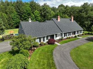 16 Oak Bluff, Avon, CT 06001