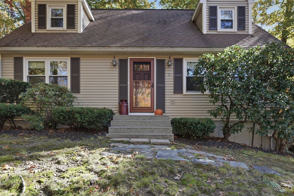 5 Ragged Hill Rd, Milford, MA 01757