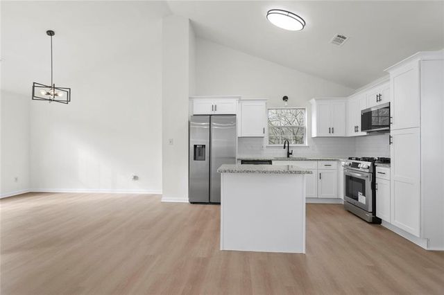 6608 Chesepeake Trail, Rex, GA 30273