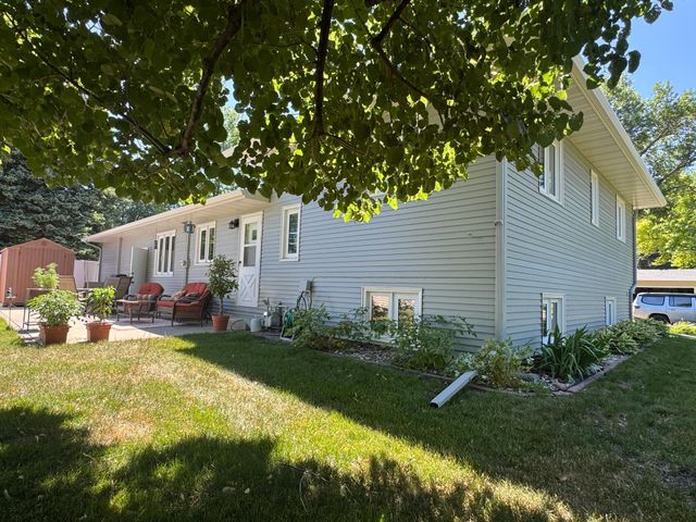 201 29th Avenue N, Fargo, ND 58102