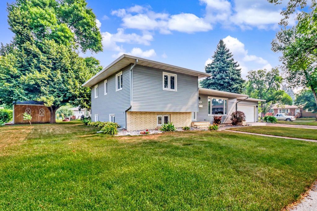201 29th Avenue N, Fargo, ND 58102