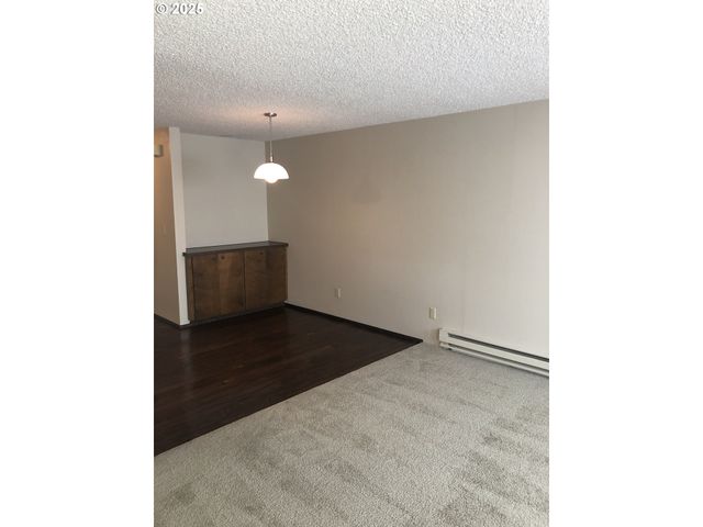 323 S LOCUST St, Canby, OR 97013