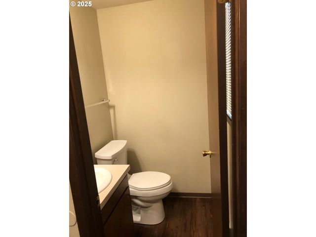 323 S LOCUST St, Canby, OR 97013