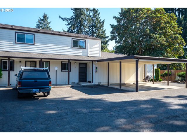 323 S LOCUST St, Canby, OR 97013