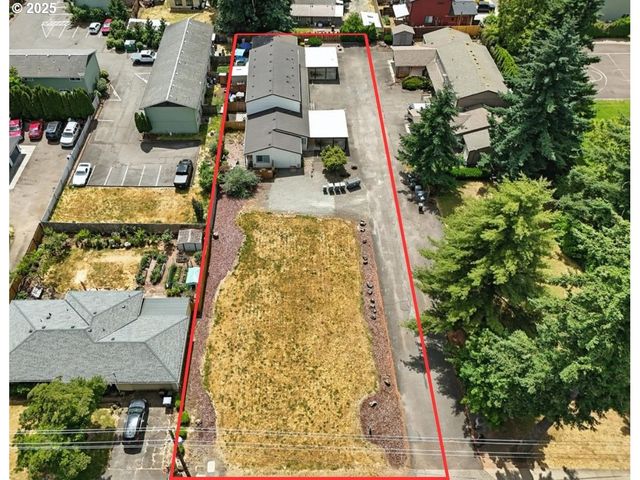 323 S LOCUST St, Canby, OR 97013