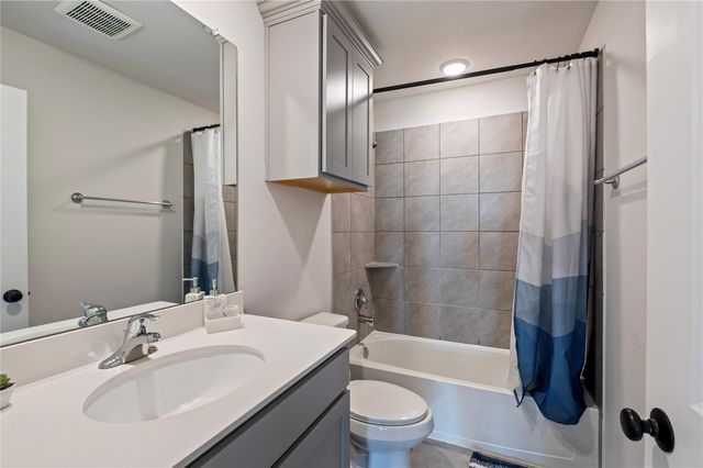 288 Kara Mist Court, La Porte, TX 77571