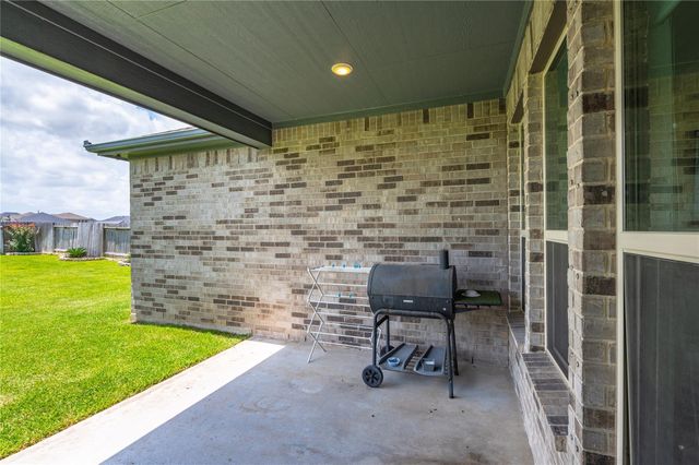 288 Kara Mist Court, La Porte, TX 77571