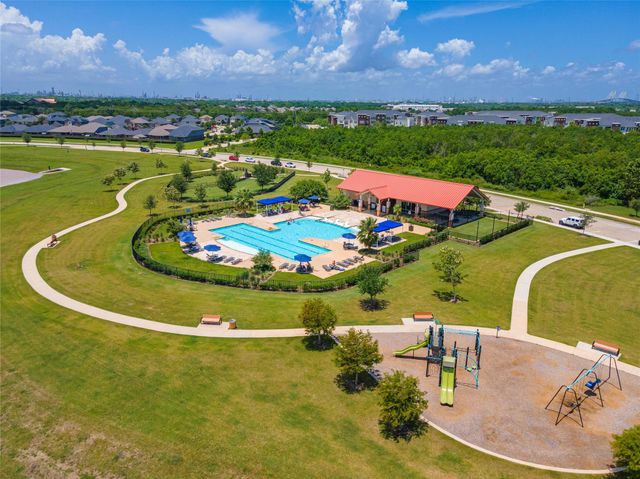 288 Kara Mist Court, La Porte, TX 77571