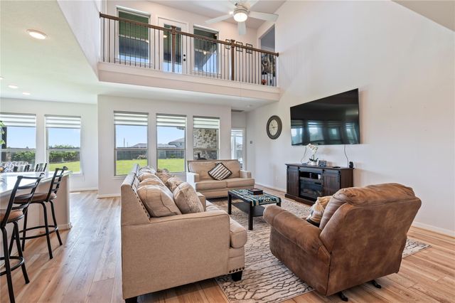 288 Kara Mist Court, La Porte, TX 77571