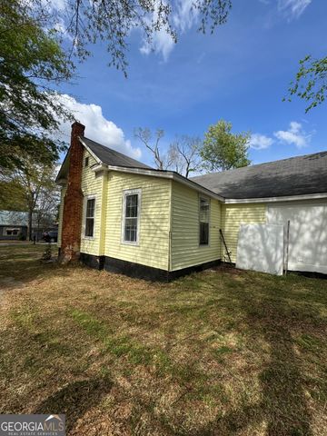 318 E 2nd Avenue, Tennille, GA 31089