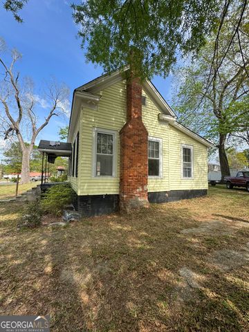 318 E 2nd Avenue, Tennille, GA 31089