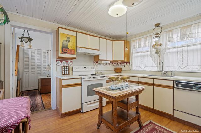 449 Montauk Highway, East Moriches, NY 11940