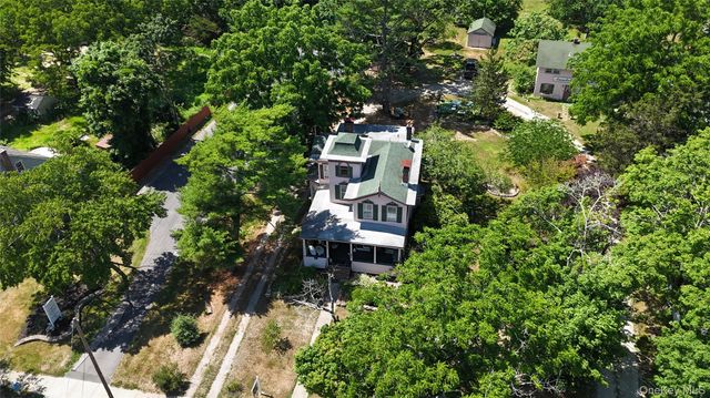 449 Montauk Highway, East Moriches, NY 11940
