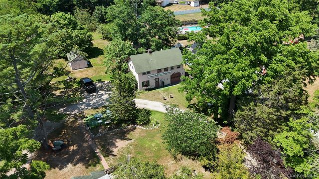 449 Montauk Highway, East Moriches, NY 11940