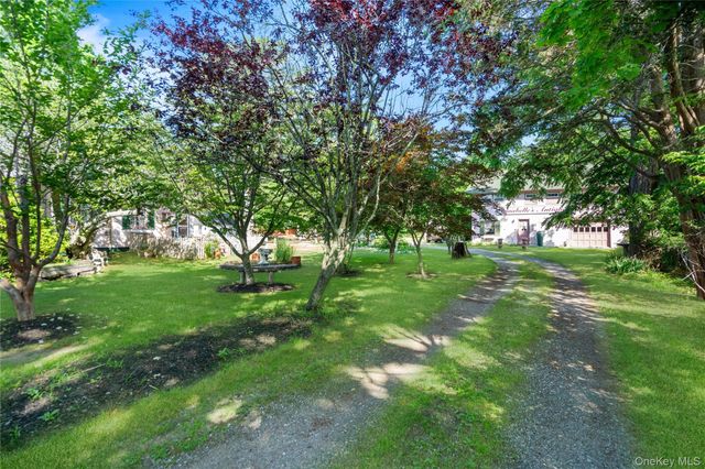 449 Montauk Highway, East Moriches, NY 11940