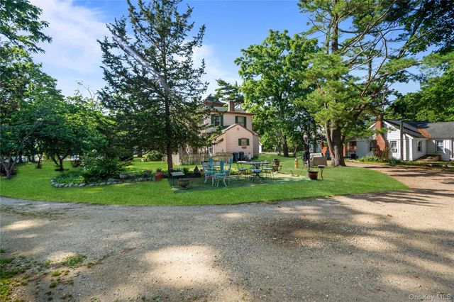 449 Montauk Highway, East Moriches, NY 11940