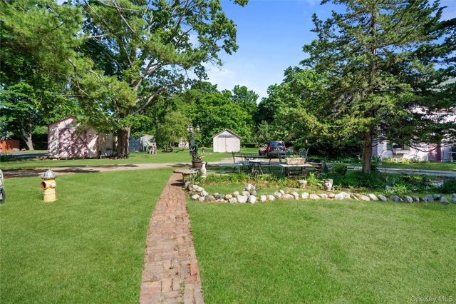 449 Montauk Highway, East Moriches, NY 11940