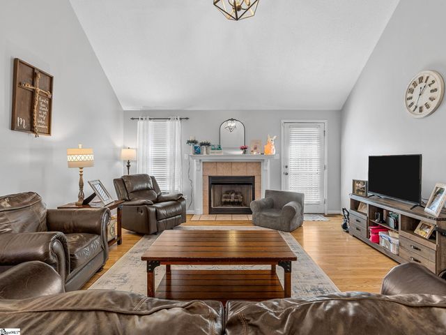 139 Cherrywood Road, Woodruff, SC 29388