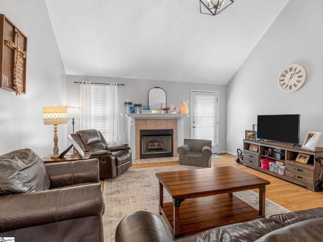 139 Cherrywood Road, Woodruff, SC 29388