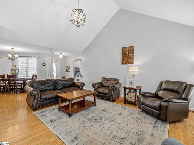 139 Cherrywood Road, Woodruff, SC 29388