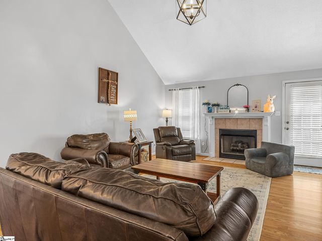 139 Cherrywood Road, Woodruff, SC 29388