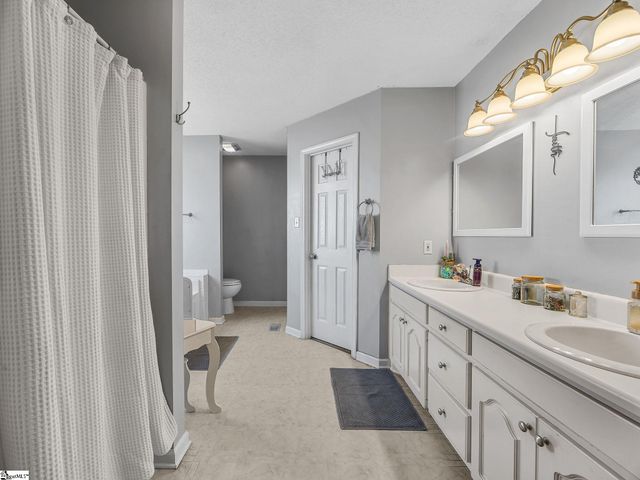 139 Cherrywood Road, Woodruff, SC 29388