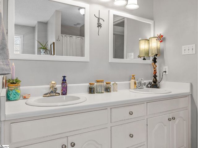 139 Cherrywood Road, Woodruff, SC 29388