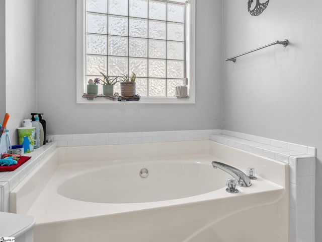 139 Cherrywood Road, Woodruff, SC 29388