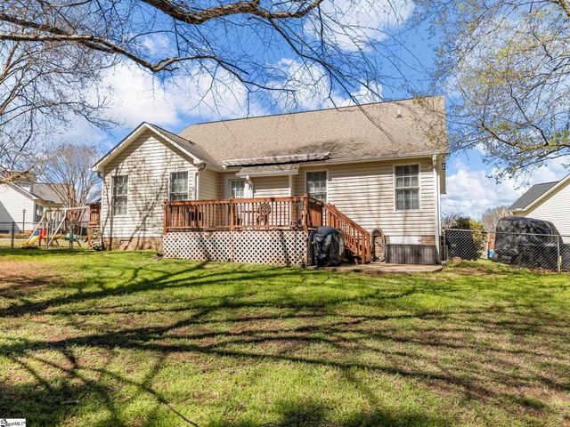 139 Cherrywood Road, Woodruff, SC 29388