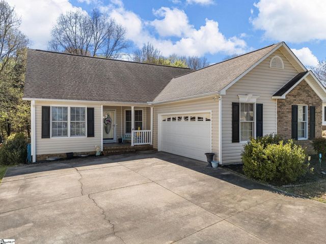 139 Cherrywood Road, Woodruff, SC 29388