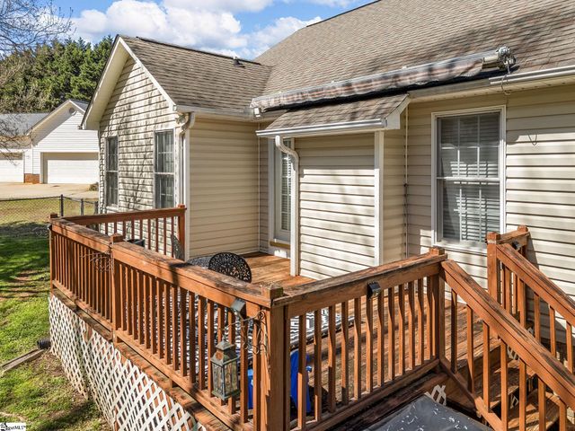 139 Cherrywood Road, Woodruff, SC 29388