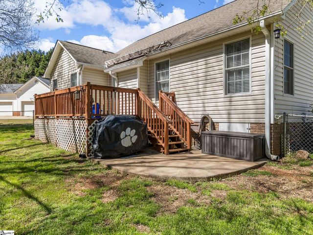 139 Cherrywood Road, Woodruff, SC 29388