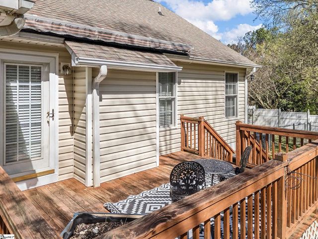 139 Cherrywood Road, Woodruff, SC 29388