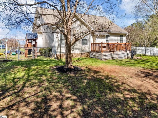 139 Cherrywood Road, Woodruff, SC 29388