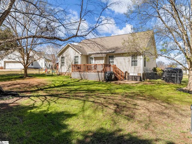 139 Cherrywood Road, Woodruff, SC 29388