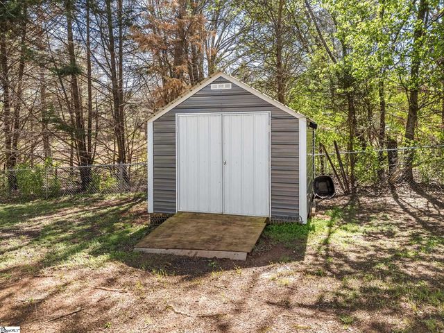 139 Cherrywood Road, Woodruff, SC 29388