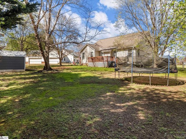 139 Cherrywood Road, Woodruff, SC 29388