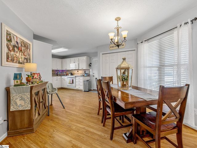 139 Cherrywood Road, Woodruff, SC 29388