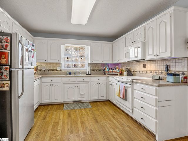 139 Cherrywood Road, Woodruff, SC 29388