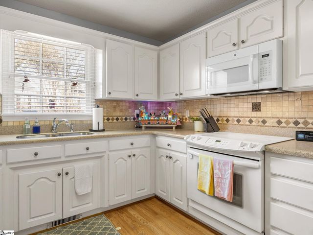 139 Cherrywood Road, Woodruff, SC 29388