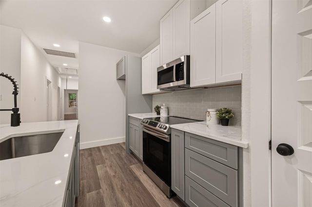 8214 Woodward Street, Houston, TX 77051