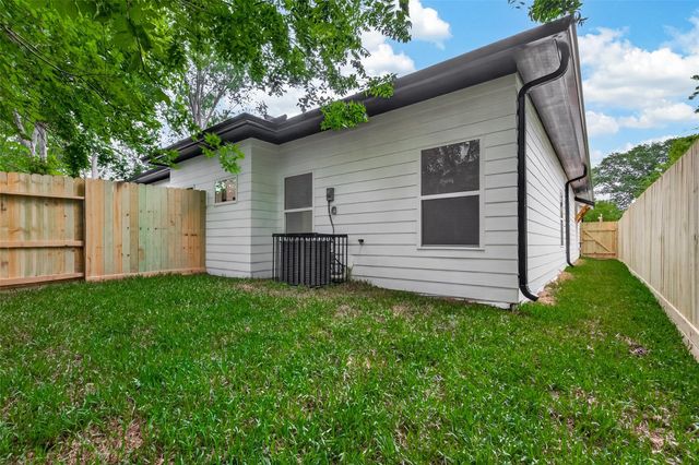 8214 Woodward Street, Houston, TX 77051