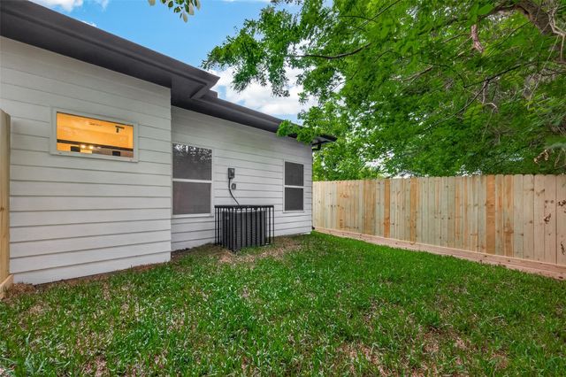 8214 Woodward Street, Houston, TX 77051