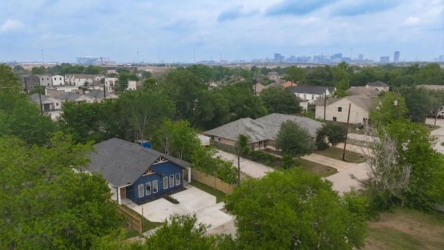 8214 Woodward Street, Houston, TX 77051