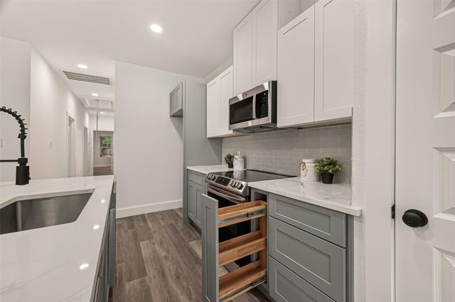 8214 Woodward Street, Houston, TX 77051